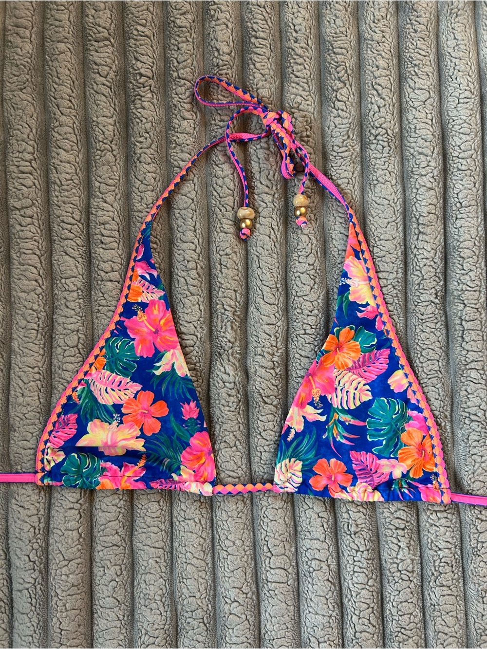 Kulani Kinis top